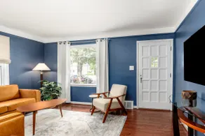 3 BR Royal Oak bungalow near downtown amenities - Image 2