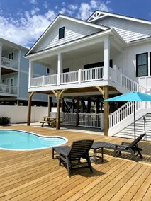Pool, breezy porch, w/ beach access - Image 2
