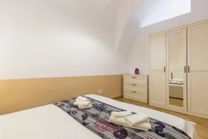 La Marina: Two-room apartment in the port area of Procida - Image 3