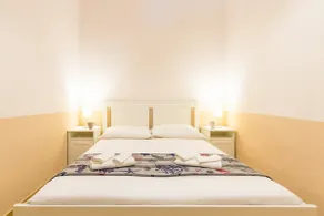 La Marina: Two-room apartment in the port area of Procida - Image 2