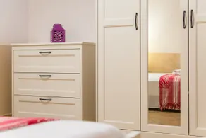 La Marina: Two-room apartment in the port area of Procida - Image 4