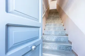 La Marina: Two-room apartment in the port area of Procida - Image 5