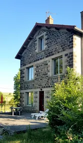 Gîte Charmant à Alleyrac: Randonnées, Nature et Confort Moderne - Image 2