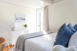 Stay at Niles Beach - Image 3