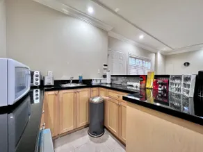 Vancouver West Two Bedroom ¹³ - Image 3