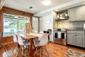 Lakefront Home on Woodstock Way - Image 5