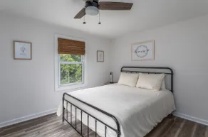Cozy Country Cottage - Image 4