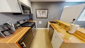 Newly Remodeled Studio -Private yard/entrance - Image 2