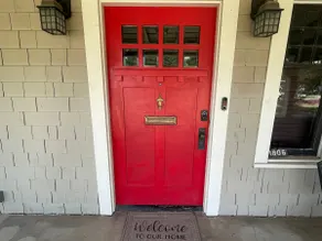 Historical Downtown Beauty. Clean and charming! - Image 2