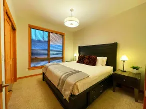 Luxury Cozy Top Floor Condo， 10 Min Walk Downtown - Image 4