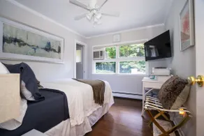Beautiful Sag Harbor Beach House W/Pool & Jacuzzi! - Image 4