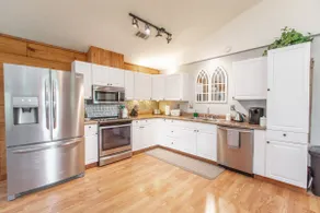 Big and Cozy Cabin Near Nashville, on 4 acres with King Bed & Pool - Image 4