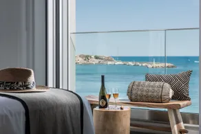 Khroma Luxury Suite 1 Beach front apartment - Image 5