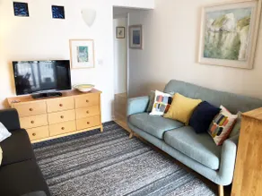”Sandy Bay” holiday apartment by beach footpath - Image 2