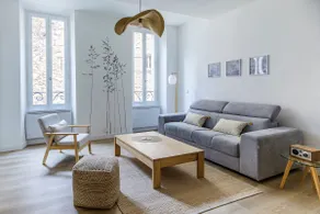 Bright and modern apartment in the heart of Vence - Image 3