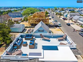 Awesome 5 bed, 5 bath, heated pool - short walk to the beach! - Image 4