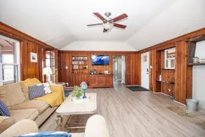 Spacious Lakefront Cottage near Point Pelee - Hot Tub + Yard + Pet Friendly - Image 4