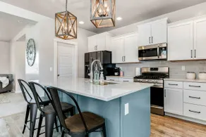 Dreamy Modern Farmhouse -Perfect Location- - Image 3