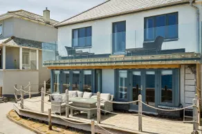 Luxury Beachfront House, Sleeps 12, Free Parking - Image 3
