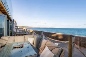 Luxury Beachfront House, Sleeps 12, Free Parking - Image 4
