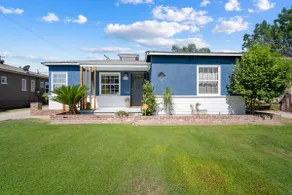 Cheerful 3-Bdrm Front Bungalow w/ full kitchen. - Image 2