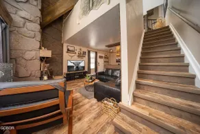 Modern/Rustic 2-bedroom Townhouse + Bonus Loft - Image 4