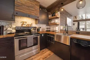 Modern/Rustic 2-bedroom Townhouse + Bonus Loft - Image 2