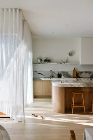 Stylish Coastal Retreat - Image 2