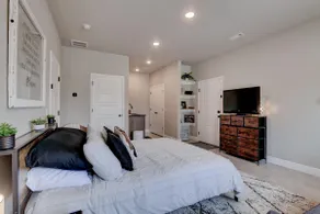 Cozy and Relaxing Guest Suite - Image 3