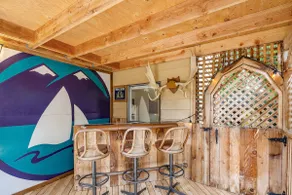 Coastal Cottage, 4 Large Decks, Close to Beach - Image 5