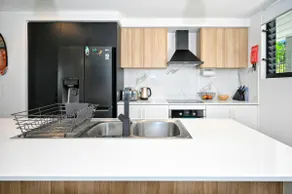Modern Coastal Retreat | Walk to Coolum Beach - Image 5