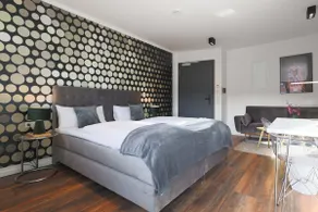 Superior suite apartment with sofa bed & balcony - Image 3