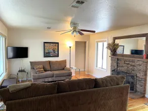 Harmony Cottage - 2bd/1ba, 10 min from downtown! - Image 2
