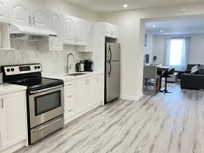 Renovated 3-bedroom 2-bathroom 5 min to The Falls - Image 2