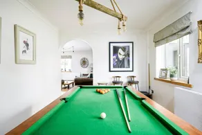 Cheerful 7-bedroom house with hot tub sleeps 25 - Image 4