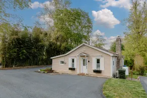 Boho Bungalow, Quiet Relaxing Cottage by the River - Image 3