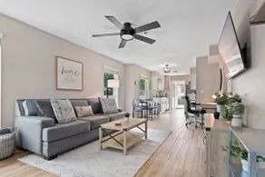 South Austin 2BR|King|Yard|Close to DT/Airport - Image 4