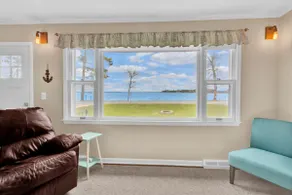 Lakefront 3-bedroom cottage with private dock & amazing sunset view - Image 5
