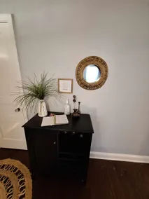 Clean, relaxing 2 Bedroom Home with Vintage Charm - Image 4