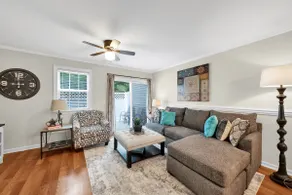 Elegant, affordable 2-Bd townhouse with Sharedpool - Image 2