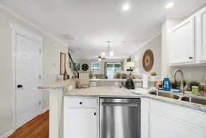 Elegant, affordable 2-Bd townhouse with Sharedpool - Image 5