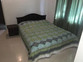 2-bedroom bungalow with free parking on premises - Image 4