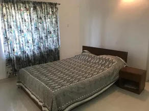 2-bedroom bungalow with free parking on premises - Image 5