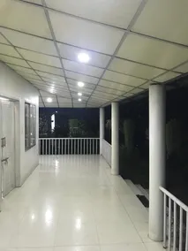2-bedroom bungalow with free parking on premises - Image 2