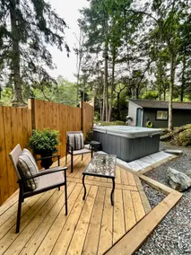 Cozy Cabana with Large Private Outdoor Hot Tub - Image 2