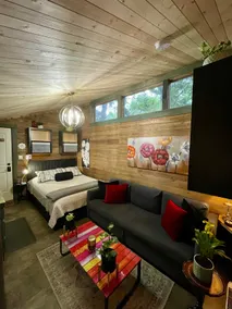 Cozy Cabana with Large Private Outdoor Hot Tub - Image 4