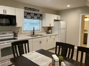 Thelma's Place is a cozy, three bedroom house, newly remodeled - Image 3