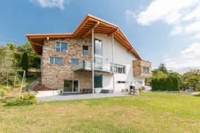 A detached villa in a prime location - Image 3