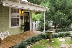 The Greenhouse Cozy Cottage- Walk to Downtown! - Image 3