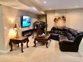Luxury home 3700 sq with jetted tub / 4 fireplaces / sleep 9 - Image 5